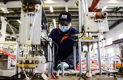 你加班生產，我晝夜保電——國家電網為防疫物資企業提供“三零”服務與電氣機械檢測保障